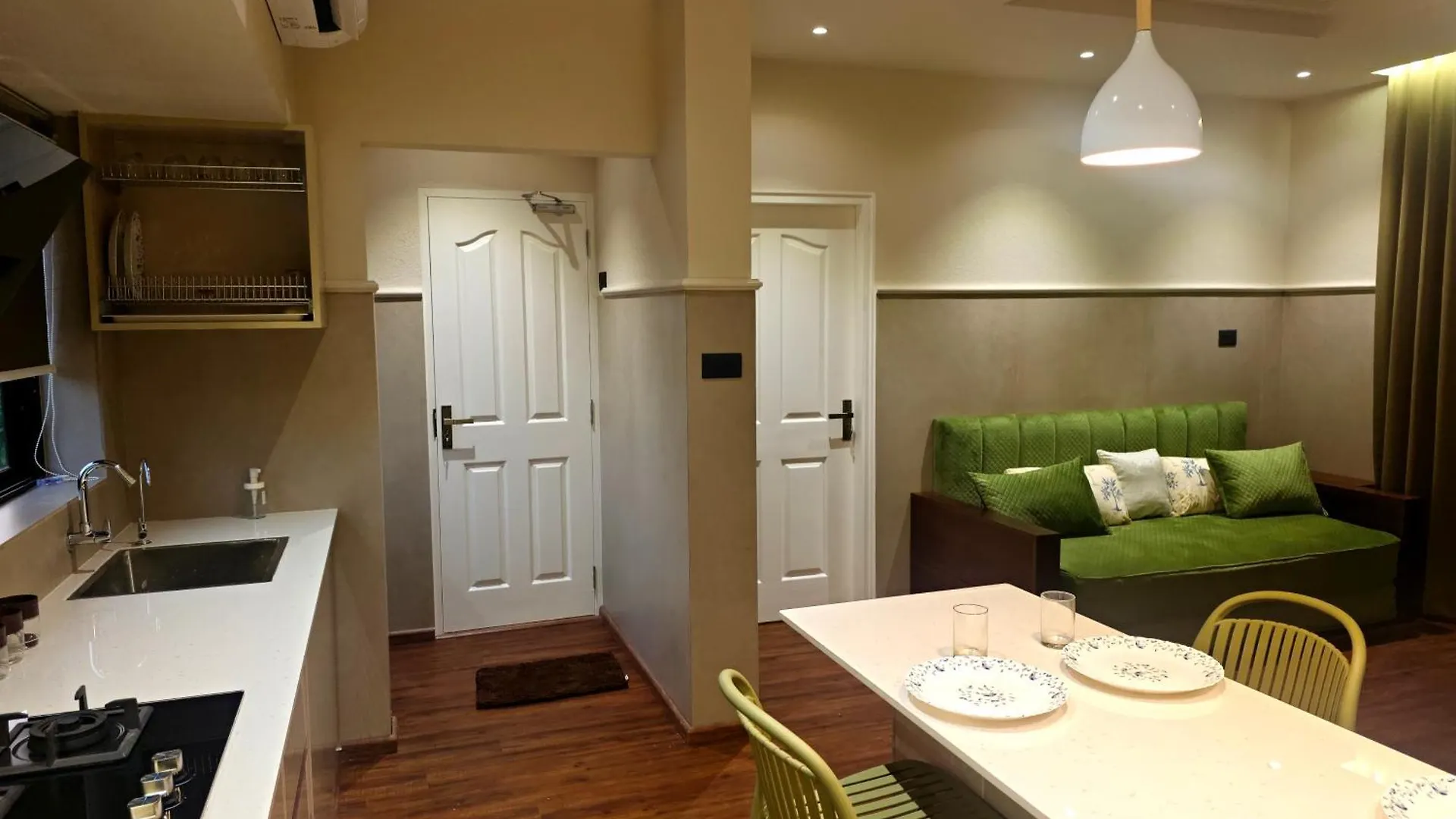 Gulzar 1Bhk Service Apartment, كانور شقة