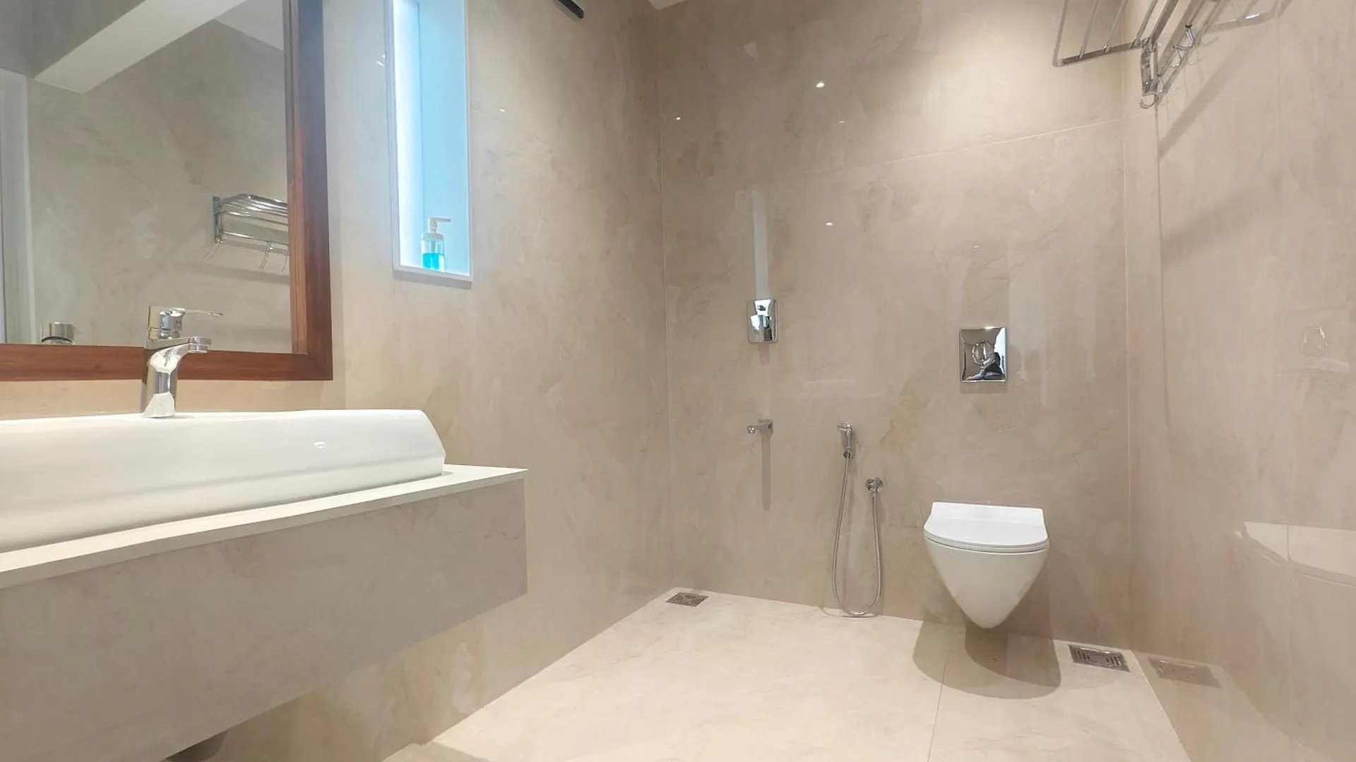 Gulzar 1Bhk Service Apartment, كانور